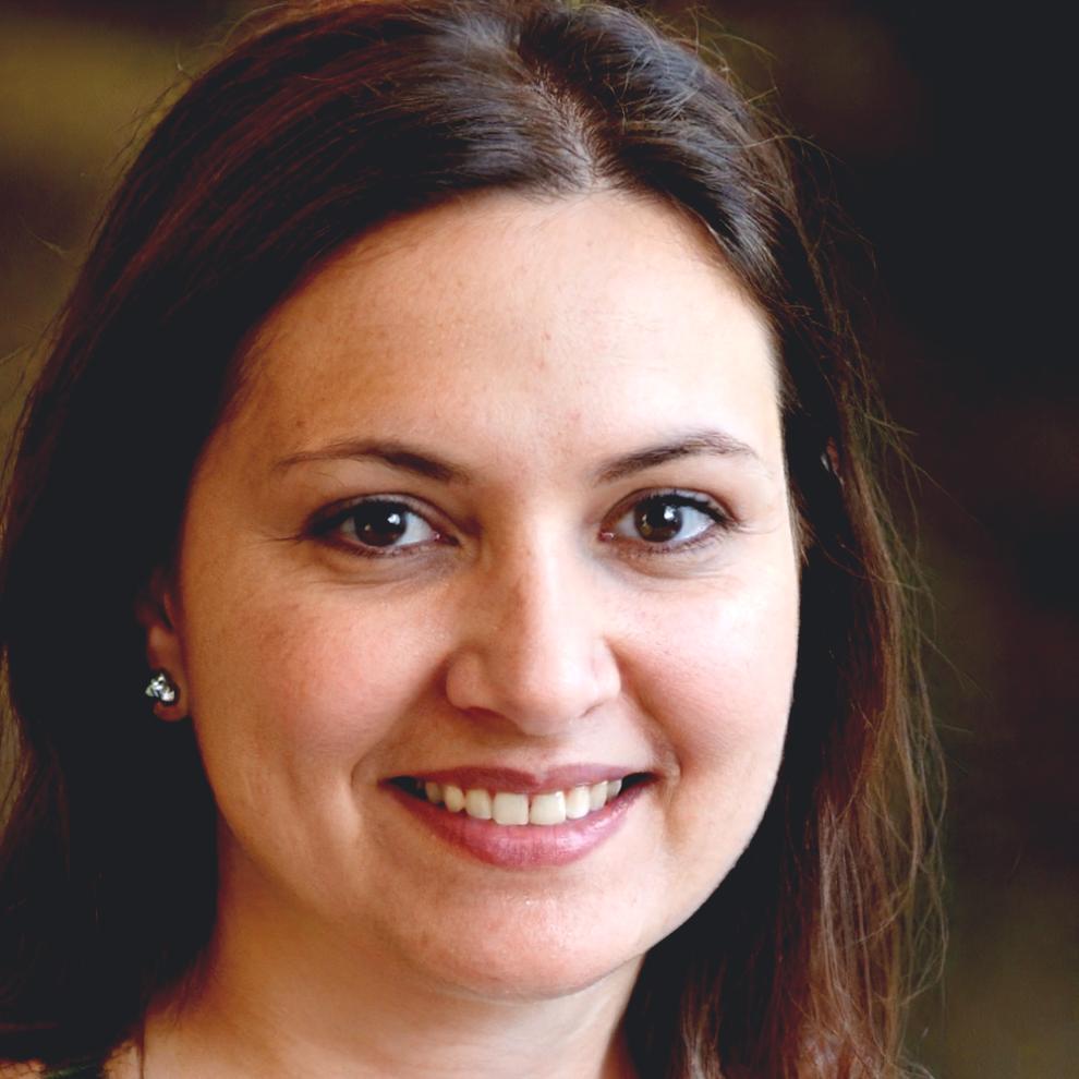 Freya Lindqvist financial analyst